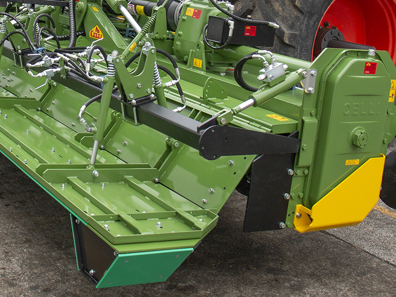 TRIPLE HYDRAULIC CONTROL THROUGH Z LINK SYSTEM WHICH CONTROLS DEPTH, TILTH AND CONSOLIDATION