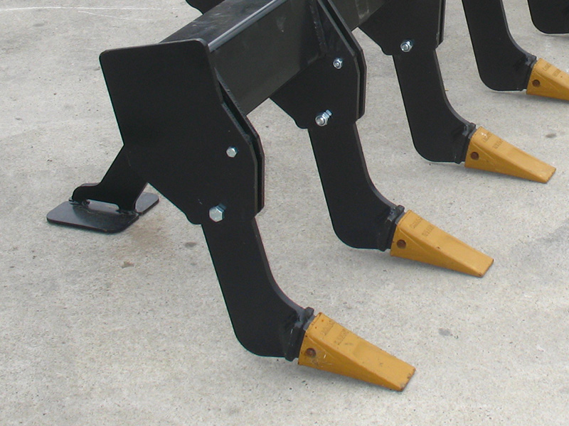 HEAVY DUTY LEG WITH REPLACEABLE POINT